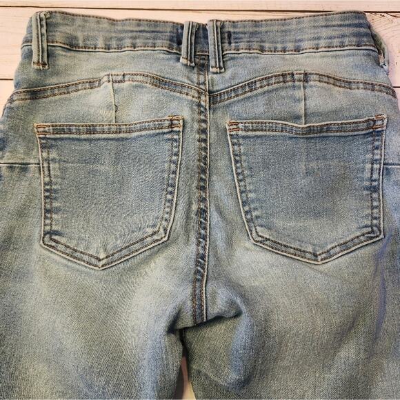 Celebrity Pink Skinny Distressed Jeans Size Juniors 1/25 - Picture 3 of 10